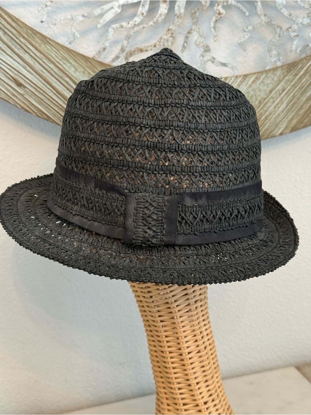 Vintage Women’s Black Woven Straw Fedora w/Ribbon Band